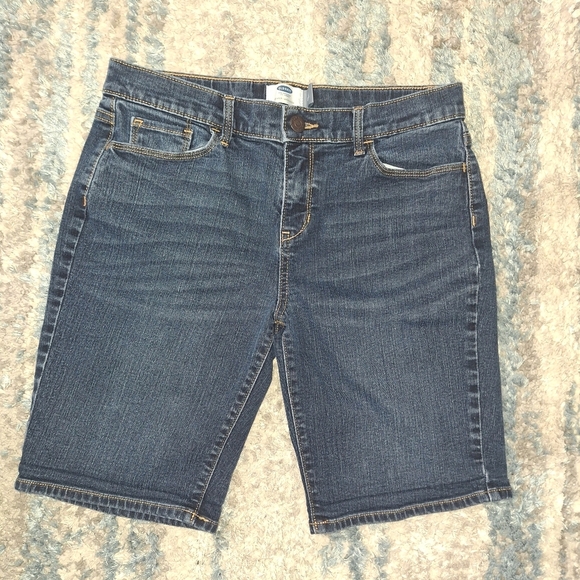 Old Navy Stretch Bermuda Shorts Set of 2 || GUC - Picture 6 of 16